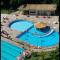ÁGUAS TERMAIS NATURAIS nas PISCINAS com ÁGUAS QUENTES 24 HORAS acesso GRÁTIS aos PARQUES AQUÁTICOS dos RESORTS GOLDEN DOLPHIN GRAND HOTEL do SUPREME e do EXPRESS os melhores HOTÉIS RESORTS com PARQUE AQUÁTICO em CALDAS NOVAS Garanta JÁ PROMOÇÃO QUALIDADE