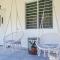 Aguadilla Sunset Apt AC WiFi 8 minute walk Crashboat Beach