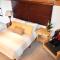 COZY Condo at Canyon Lodge! Sleeps 8, a walk to Canyon Lodge