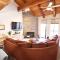 COZY Condo at Canyon Lodge! Sleeps 8, a walk to Canyon Lodge
