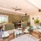 La Roca Guest House