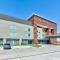 La Quinta Inn & Suites by Wyndham Dallas/Fairpark