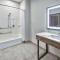 La Quinta Inn & Suites by Wyndham Dallas/Fairpark