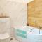 Luxury Sunrise Jacuzzi Apts, 50 m from the beach