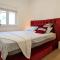 Luxury Sunrise Jacuzzi Apts, 50 m from the beach