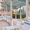 New Smyrna Beach Condo with Balcony and Pool Access - نيو سميرنا بيتش