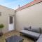 Cosy, furnished & renovated flat with outside lounge