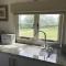 Stunning Shepherds Hut with Superb Views & Fire Pit near a Superb Gastro Pub - Lamerton