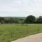 Stunning Shepherds Hut with Superb Views & Fire Pit near a Superb Gastro Pub - Lamerton