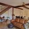 Garden Oasis-2br -1 min from the beach & pet friendly!