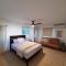Aguadilla Waves Apt Free Parking & Wifi 8 minute walk from Crashboat beach