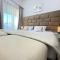 Private gorgeous Room with Marina view with Shared Kitchen in Shared Apartment