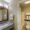 Comfort Inn & Suites Jackson - West Bend