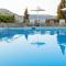 Akrotiri Hotel