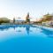 Akrotiri Hotel
