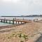 1B, Stuga m havsutsikt & 50m till strand - Byxelkrok