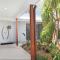 Luxurious Waterfront North Facing 5 bedroom House with pool, pontoon and Deep Water Access near Mooloolaba - Mooloolaba