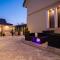H & V Residence - Bungalow Apartment