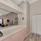 Jellyfish-Flamingo House, Amazing Location On Beach & Walk To Village