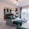 Immaculate 3 Bed House - Stunning Balcony Views Immaculate 3 Bed House - Stunning Balcony Views