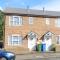 Friars Walk 2 with 2 bedrooms, 2 bathrooms, fast Wi-Fi and private parking - Sittingbourne