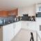 Apartment Pauls parklane with balcony by Interhome