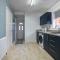 Rookwood house - spacious home with free parking - Short Stay Leeds
