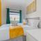 Rookwood house - spacious home with free parking - Short Stay Leeds
