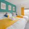 Rookwood house - spacious home with free parking - Short Stay Leeds