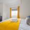 Rookwood house - spacious home with free parking - Short Stay Leeds