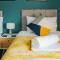 Rookwood house - spacious home with free parking - Short Stay Leeds