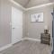 Beautifully Decorated New Home, King Bed, Washer/Dryer & Fully Stocked Kitchen