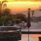 Mineral Saltwater Solar heated Pool & Spa Oasis with mountain views and Koi pond - 沙漠温泉