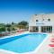 Hiona Holiday Hotel