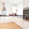 Lysander House - Modern, 4-Bed House, near Alton Towers