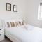 Lysander House - Modern, 4-Bed House, near Alton Towers