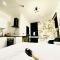 Duke and Duchess Apartments and Rooms - Private in Room Hot Tub Suites - Londýn