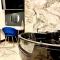 Duke and Duchess Apartments and Rooms - Private in Room Hot Tub Suites - Londýn