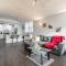 Bright & Spacious 2BR Apt with Netflix, near DT Hamilton!