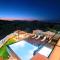 Perla Villas with Heated Pool - Kávallos