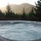 Hot Tub Cool Views: Roaring Creek Cabin