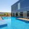 Limited Offer Stylish 1BR with Balcony & Pool Access by Deluxe Holiday Homes - Dubaj