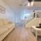 Beautiful townhouse 2 bedrooms 1 and a half bathrooms next to Butler Plaza 1 mile to UF