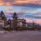 Top Floor Condo - 2BR & AC with Mountain Views