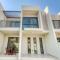 Captivating 3BR Townhouse at DAMAC Hills 2 Dubailand By Deluxe Holiday Homes - Dubái