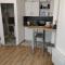 Studio cosy - proche gare & centre-ville - stationnement - cour intérieure table & chaises
