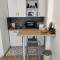 Studio cosy - proche gare & centre-ville - stationnement - cour intérieure table & chaises