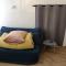 Studio cosy - proche gare & centre-ville - stationnement - cour intérieure table & chaises