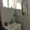 Studio cosy - proche gare & centre-ville - stationnement - cour intérieure table & chaises