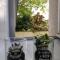 Studio cosy - proche gare & centre-ville - stationnement - cour intérieure table & chaises